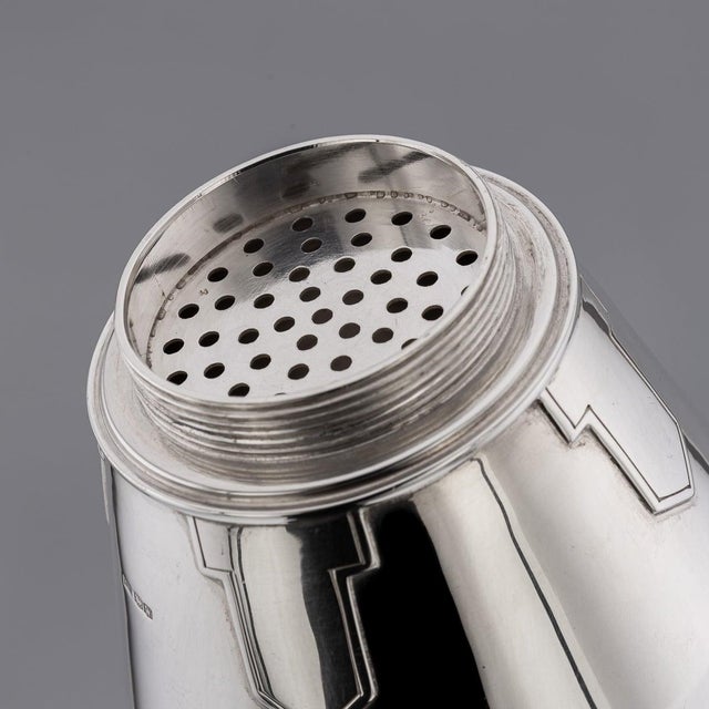 Art Deco English Silver Cocktail Shaker from Walker & Hall, 1939 For Sale - Image 6 of 16