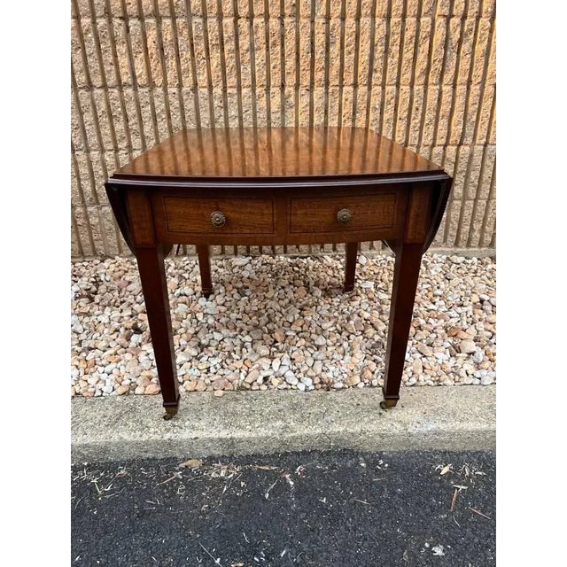 Henredon George III Mahogany Inlaid Burlwood Drop-Leaf Side Tables , Pembroke tables Well made, stringing at the edges...