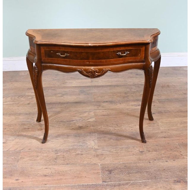 Queen Anne Console Table in Walnut from Epstein and Co, 1930s For Sale - Image 6 of 6