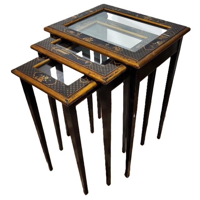 Chinoiserie Set of Three English Regency Style Chinoiserie Painted Nesting Tables For Sale - Image 3 of 10