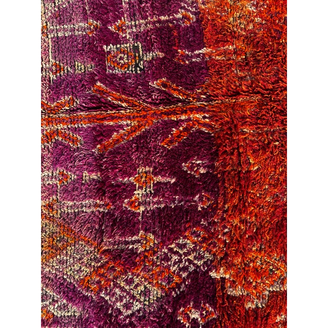 1970s Authentic Moroccan Boujad Rug – Handmade Berber Wool Rug – Large Tribal Area Ru For Sale - Image 6 of 11