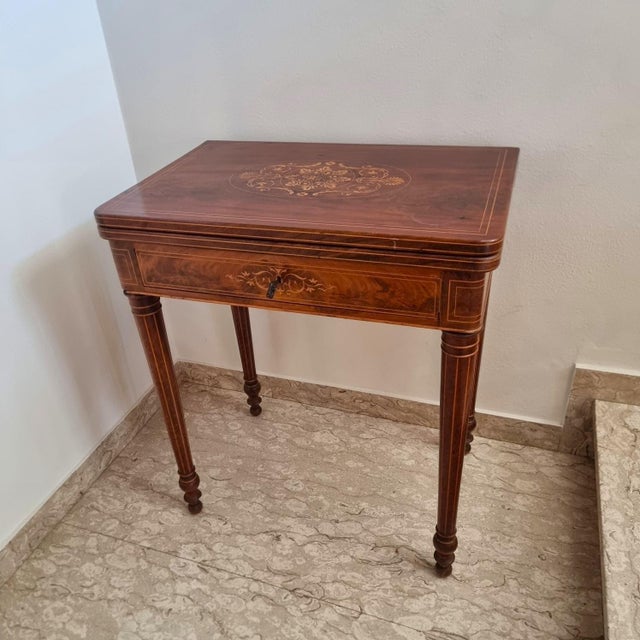 Charles X Game Table in Maple and Mahogany with Inlays, 1820 For Sale - Image 6 of 16