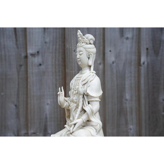 Ceramic 19th Century Qing Dynasty Chinese Blanc De Chine Guanyin Porcelain Figure For Sale - Image 7 of 18