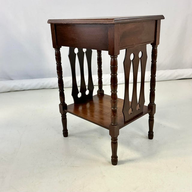 Victorian Early 1900s Antique English Traditional Hollywood Regency Victorian Side Table For Sale - Image 3 of 14