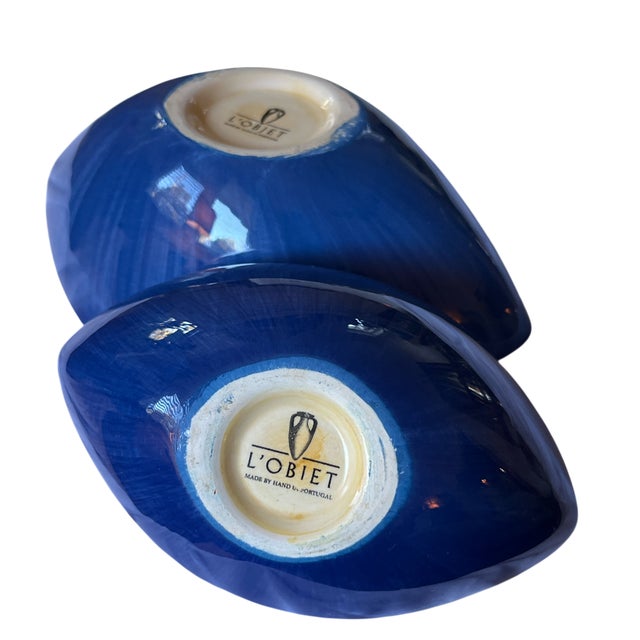 2000 - 2009 Pair of Hand-Painted L’Objet “Circe” Bowls | Blue, White & Gold | Portugal, 2005 For Sale - Image 5 of 9