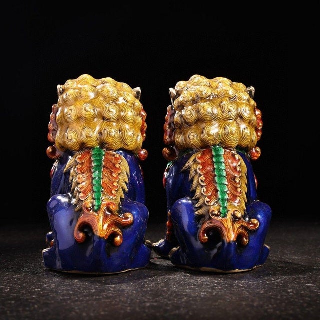 Pair of Vintage Chinese Cloisonné Foo Dogs / Guardian Lions in Cobalt Blue With Silver-Tone Brass For Sale In Los Angeles - Image 6 of 9