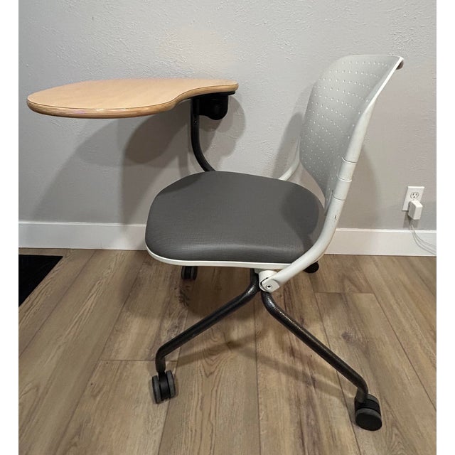 Mid-Century Modern Krueger International (Ki) Tablet Arm Chair Desk For Sale - Image 3 of 9