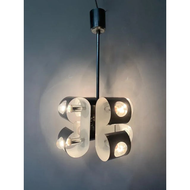 Beautiful chandelier with 8 lights of 1970. the structure of the chandelier is in metal. it was totally clean. it has few...