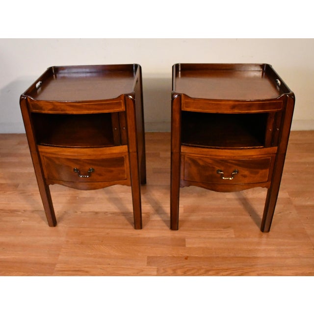 Brown 1920 Antique Beacon Hill Collection Regency Mahogany Nightstands Bedside Tables For Sale - Image 8 of 18