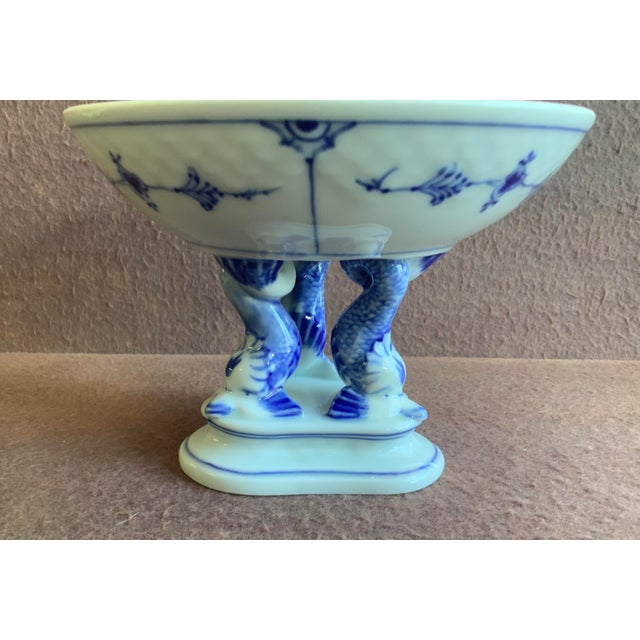 Traditional 1960s Bing & Grondahl Traditional Blue Candy Bowl on a Dolphin Foot For Sale - Image 3 of 6