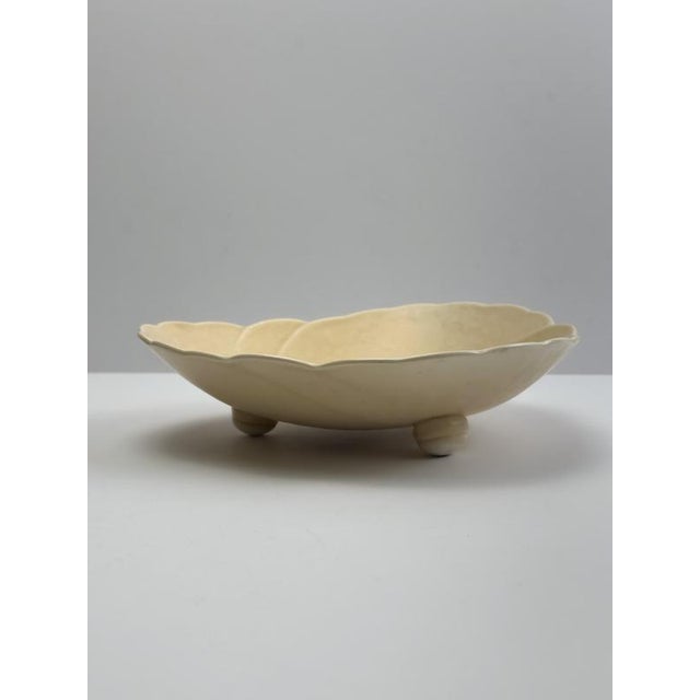 Cream Art Deco Ceramic Triangular Candy Dish attributed to Crown Ducal, England, 1930s For Sale - Image 8 of 10