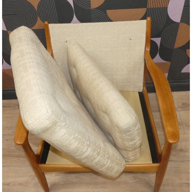 Wood Mid-Century Modern Easy Armchair in Off-White Upholstery and Light Wood, 1960s For Sale - Image 7 of 13