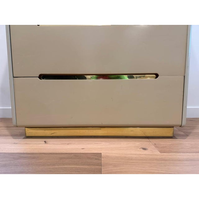 1980s Lane Tallboy Dresser – Postmodern 5-Drawer Chest - Cream Laminate For Sale In Los Angeles - Image 6 of 11