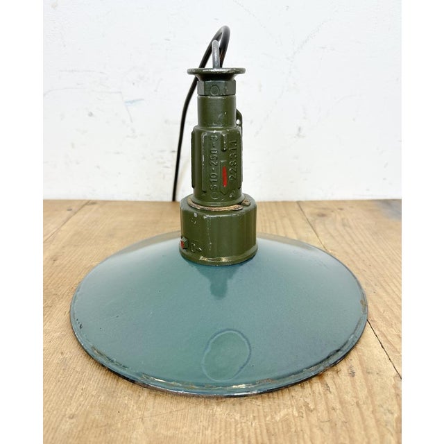 Industrial Enameled Military Pendant Lamp with Cast Aluminium Top, 1960s For Sale - Image 12 of 16