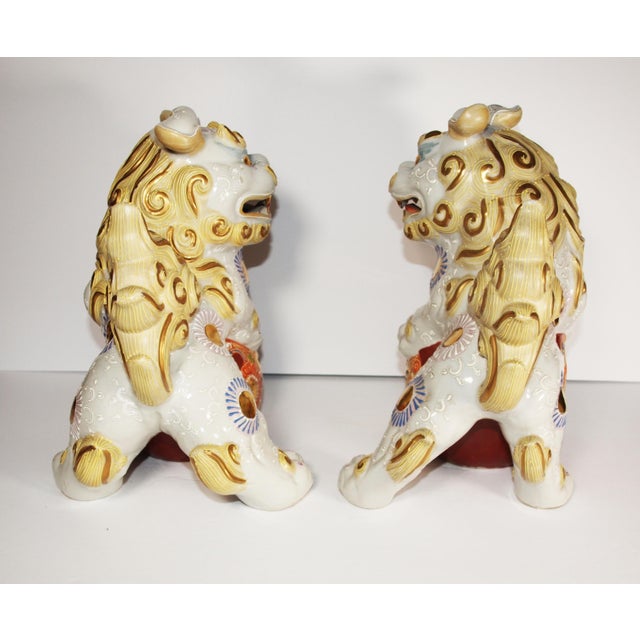 Pair of Vintage Japanese Kutani Foo Dogs Temple Lion For Sale - Image 4 of 8