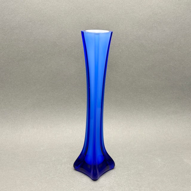 Add a striking pop of color to your retro decor with this gorgeous mid-century modern cased art glass bud vase. Featuring...