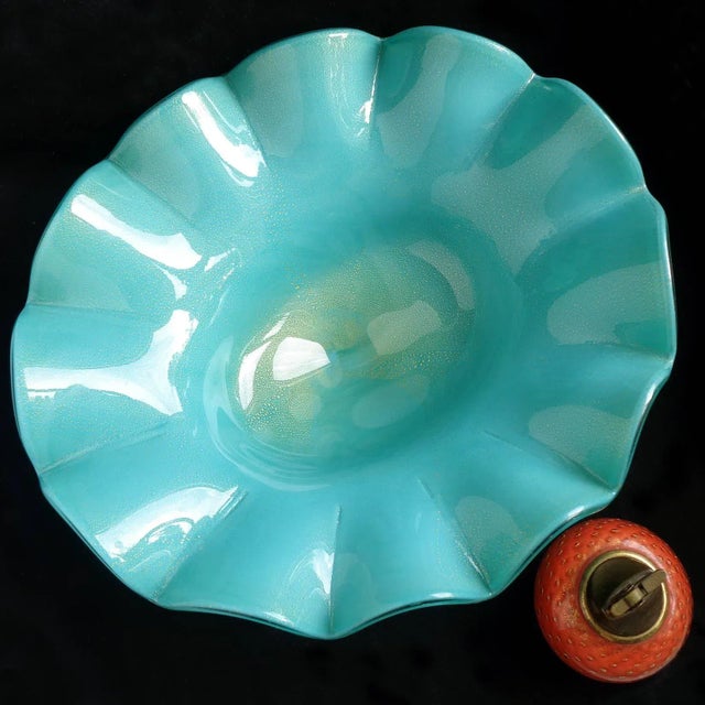 Mid-Century Modern Vintage Murano Jade Green Gold Flecks Italian Art Glass Large Ruffle Rim Footed Centerpiece Bowl For Sale - Image 3 of 7