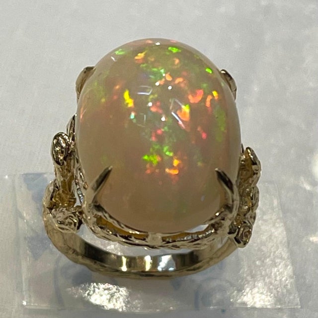 10 Carat Oval Shape Ethiopian Opal Cocktail Ring 14 Karat Yellow Gold For Sale - Image 4 of 18