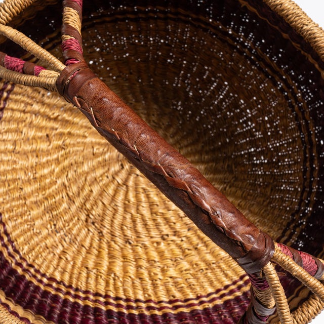 Mid 20th Century Mid 20th Century United Kingdom Tan Wicker Basket For Sale - Image 5 of 15