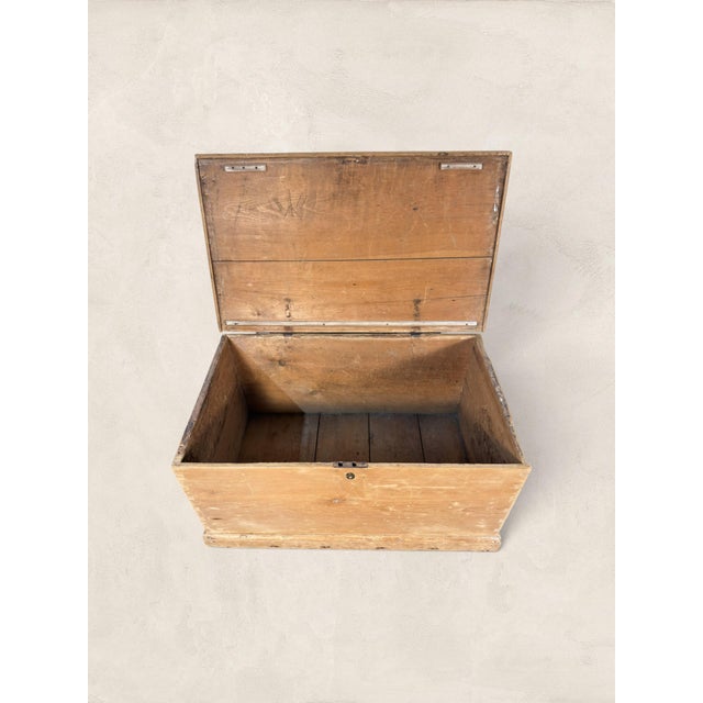 English Victorian Pine Blanket Chest, Circa 1890 For Sale - Image 4 of 7