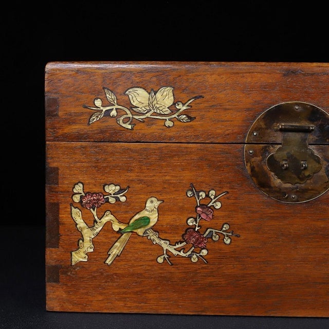 Late 20th Century Huali Rosewood Box Inlaid With Mother-of-Pearl Bird & Floral Motif For Sale - Image 5 of 10