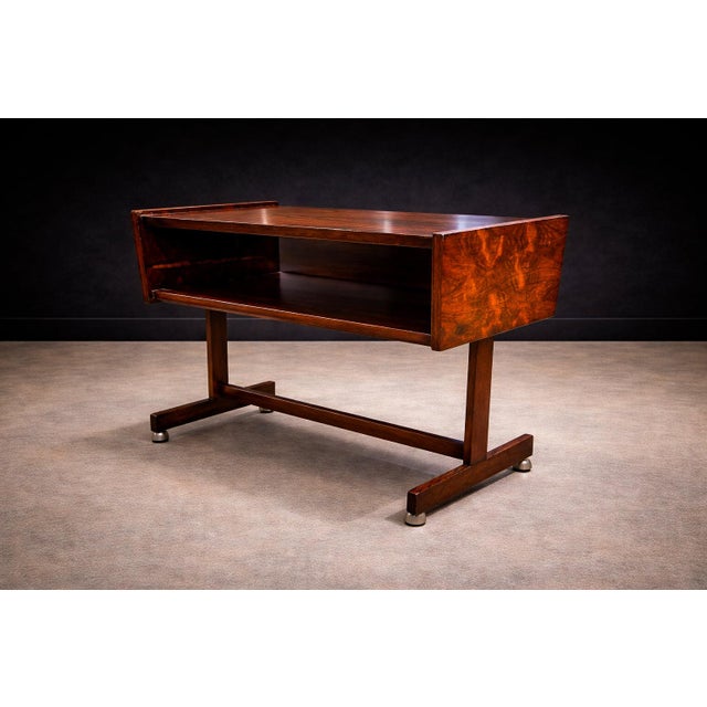 Mid-Century Modern Console on Wheels in Rosewood & Chrome Wheels, Sergio Rodrigues, 1960s For Sale - Image 3 of 12