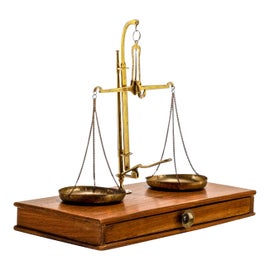 Example of Anonymous Decor