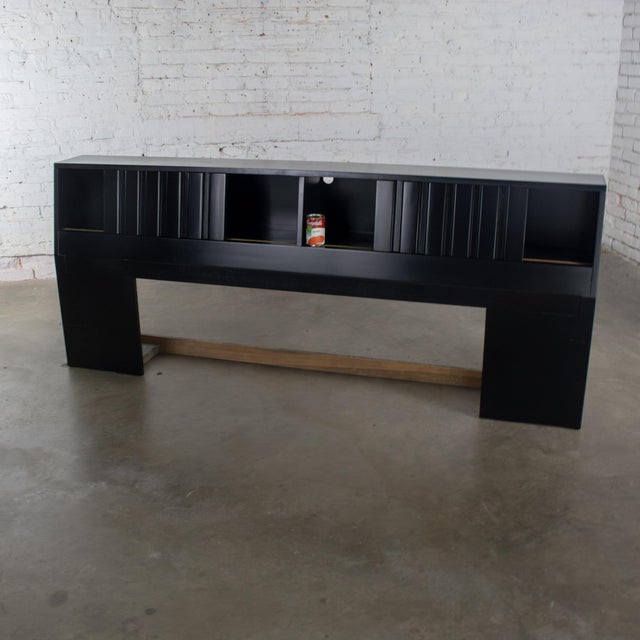 Mid-20th Century MCM King Size Bookcase Headboard by Sligh Furniture Cross Country Line With Black Painted Frame For Sale - Image 18 of 18