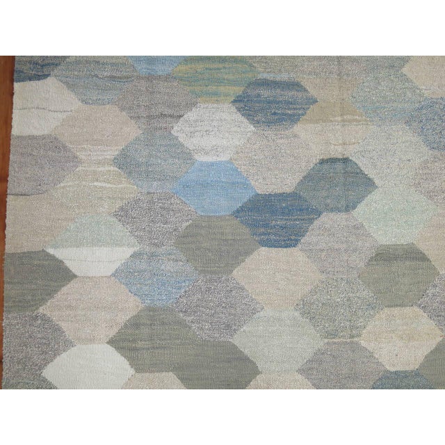 White Blue Gray Vintage Turkish Kilim For Sale In New York - Image 6 of 6