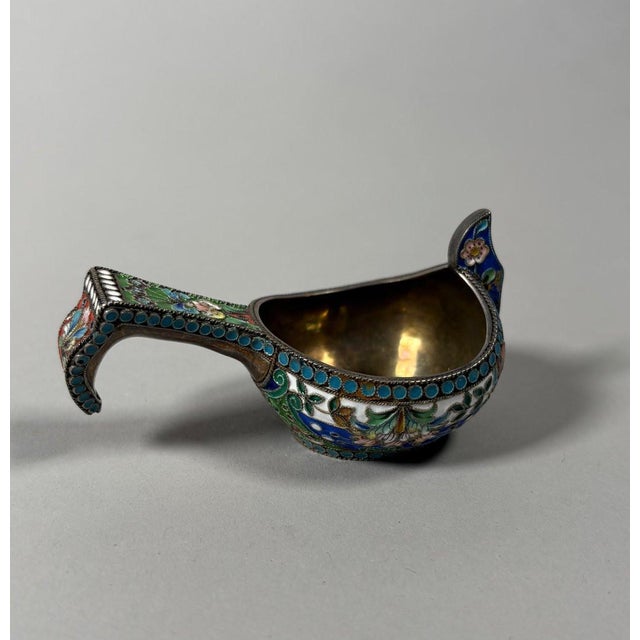 19th century Kovsh in silver-gilt and cloisonné enamels For Sale - Image 6 of 11