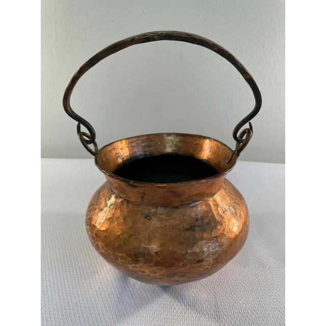 French Country Mid 20th Century Hammered Copper Cachepot or Bucket With Handle For Sale - Image 3 of 13