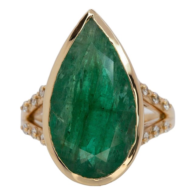 7.5Ct Zambian Emerald Ring With Earth-Mined Diamond Accents: 14k Gold, Size 6.75 For Sale