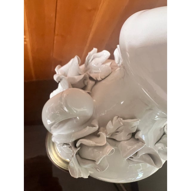 Vintage Mid-Century Porcelain Urn-Style Table Lamp For Sale - Image 10 of 11