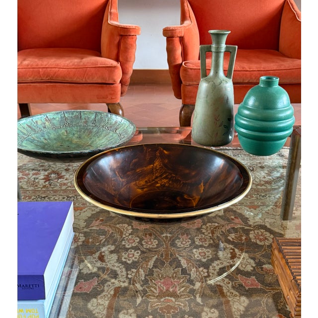 Hollywood Regency Brass and Tortoiseshell Lucite Bowl / Centerpiece, Italy 1970s For Sale - Image 9 of 10