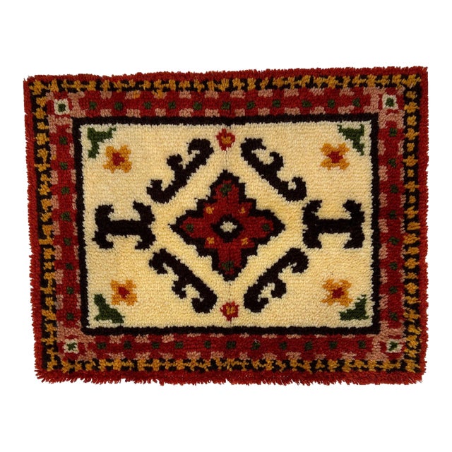 1970s American Hooked Rug , 2' X 2'6" For Sale