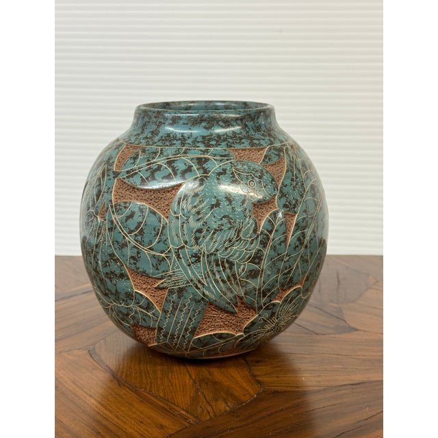 Wood Nicaraguan Vessel With Dimensional Etched Birds For Sale - Image 7 of 12