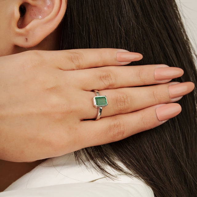 0.57 Carat Natural Emerald Classic Solitaire Ring in 925 Silver- Size 7 For Sale - Image 6 of 10