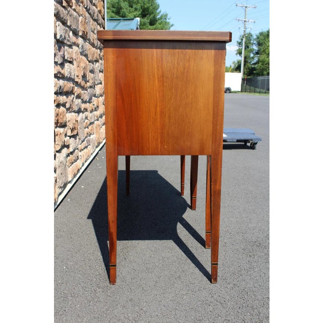 1970s Kittinger Mahogany Brandy Board Server With Bellflower Inlay For Sale - Image 10 of 15