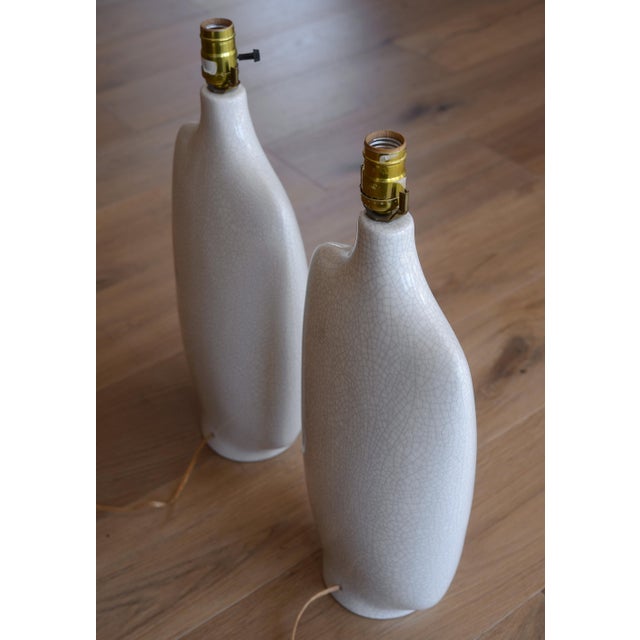 1950s Vintage 1950s MCM White Crackle Glaze Ceramic Table Lamps - A Pair For Sale - Image 5 of 17