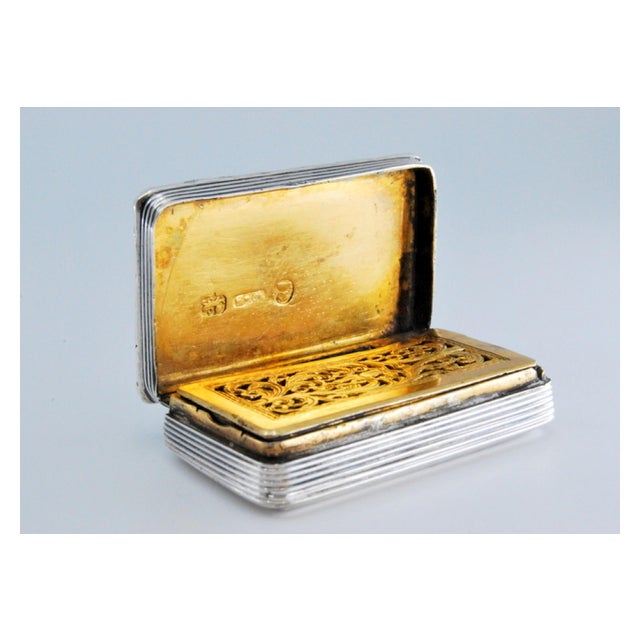 George IV Embossed Silver and Gold Vinaigrette Box For Sale - Image 5 of 11