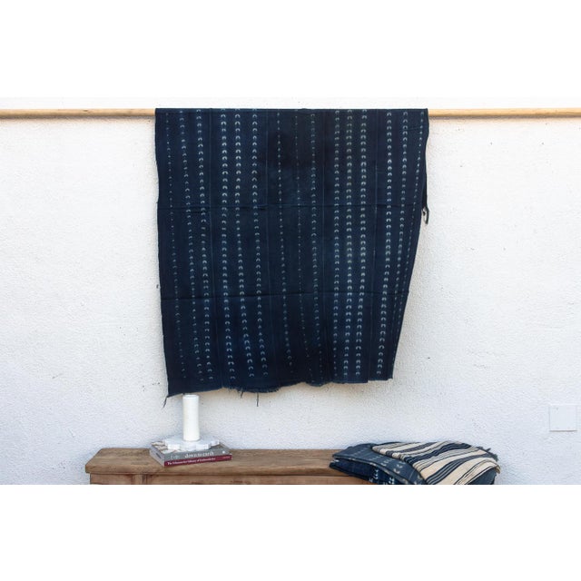1980s Vintage African Mossi "Sahelian Ripple" Indigo Throw For Sale - Image 5 of 5