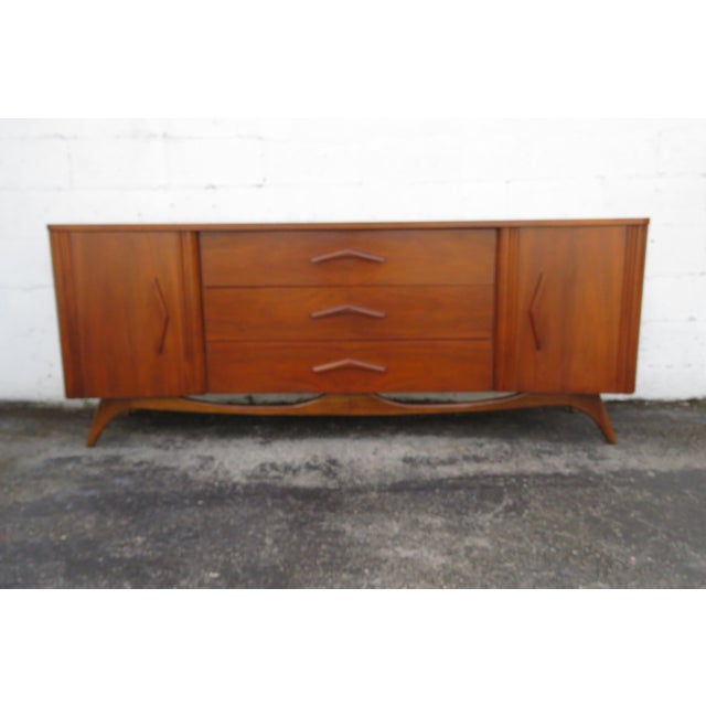 Young Manufacturing Mid 20th Century Curved Boomerang Dresser Sideboard 6171 For Sale - Image 10 of 18