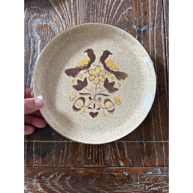 1970s Vintage Red Wing Turtle Dove 7.5 Inch Plates Brown Mustard Yellow Folk Art Stoneware - Set of 10 For Sale - Image 5 of 10