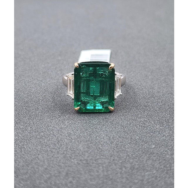 7.52 Ct GRS Certified Zambian Emerald & Diamond Ring, Size 6.5 For Sale - Image 4 of 10