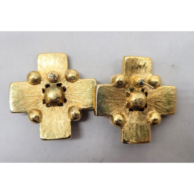 Vintage 1980s Signed Monet Goldtone Jewel Tone Rhinestone & Faux Pearl Pierced Earrings- 2 Pieces For Sale In Philadelphia - Image 6 of 7