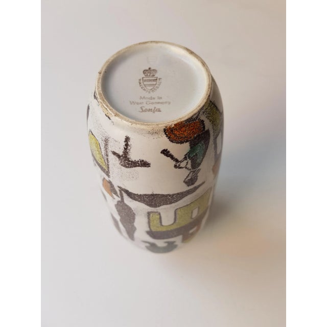 Influenced Ursula Fesca, German sculptor from BauhausIn 1931 she began her work in the Wächtersbacher Steingutfabrik. Here...