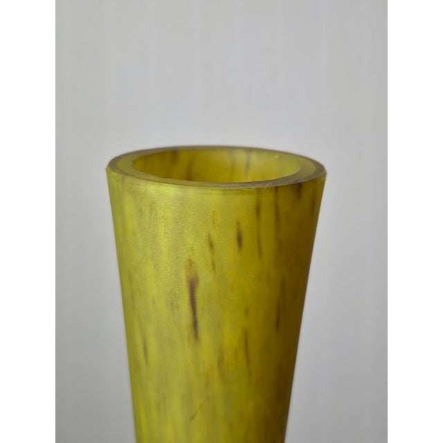 Large Berluze Le Lorrain Vase in Marbled Yellow Glass from Daum, 1930 For Sale - Image 3 of 7