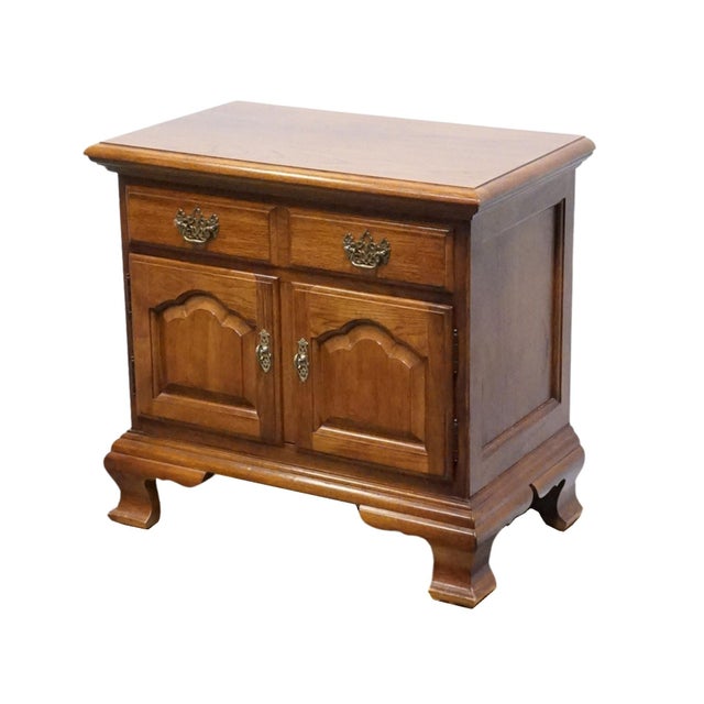 THOMASVILLE FURNITURE Fisher Park Collection 29" Cabinet Nightstand 21611-820 27.5" High 29" Wide 17.75" Deep We...