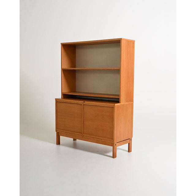 1960s Vintage Oak Bookcase with Shutter Doors, 1960s For Sale - Image 5 of 10