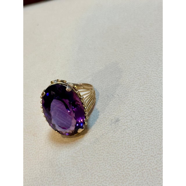 The School of Paris 27 Carat Amethyst Cocktail Ring in 14 Karat Yellow Gold For Sale - Image 3 of 18